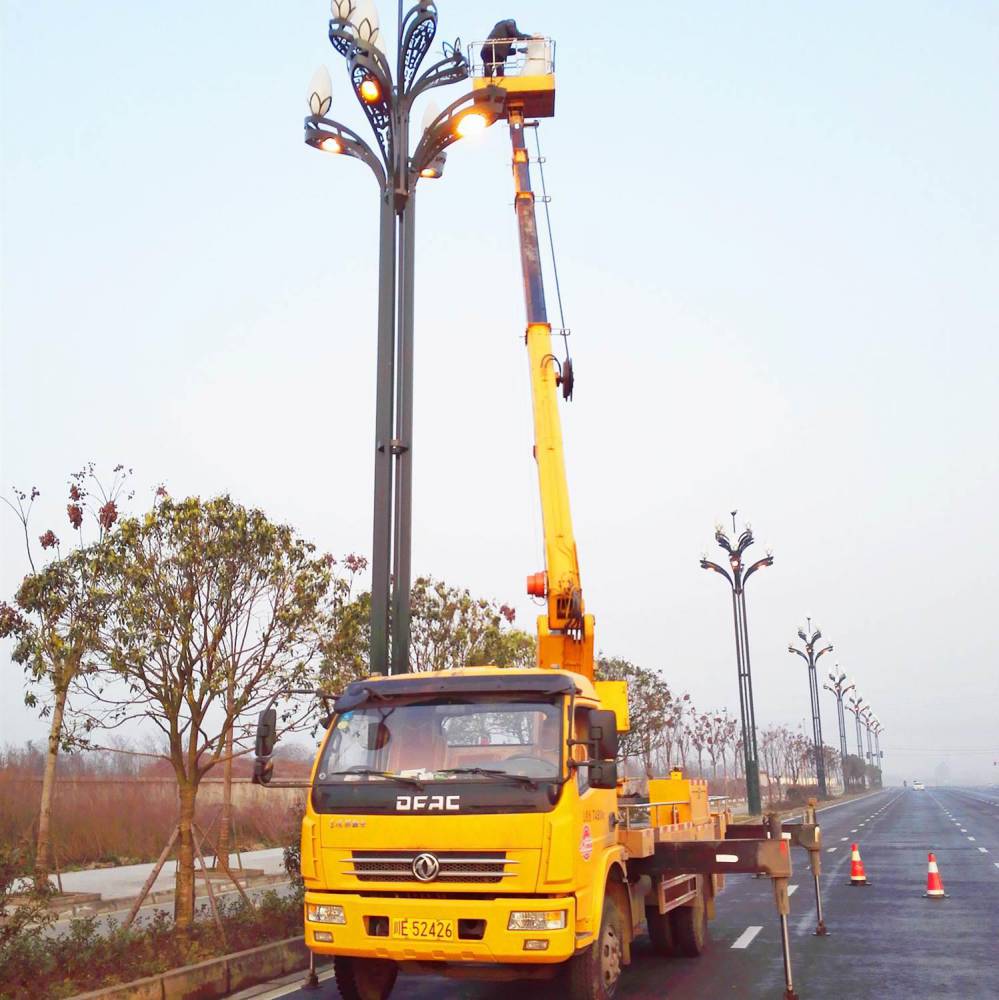 【雅安车载高空作业车出租,外墙建设,园林修剪,路灯维修专业服务图片