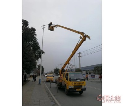 【成都路灯车出租,高空作业车出租,升降车租赁