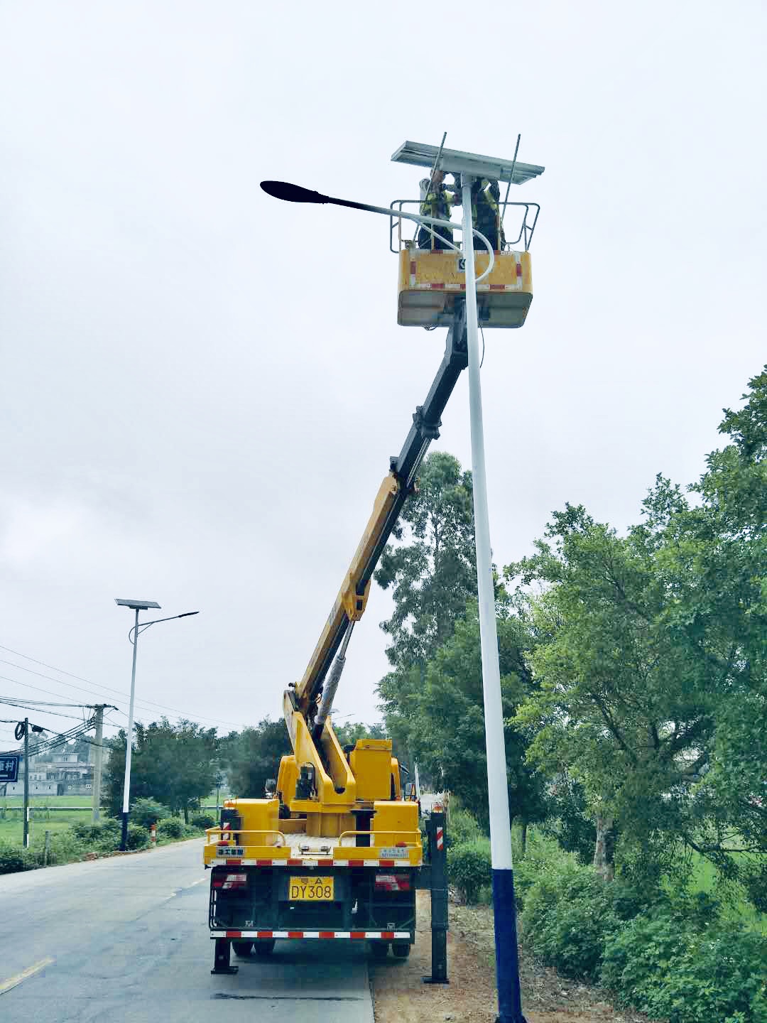 越秀高空外墙翻修登高车出租,高空车租赁,路灯车出租