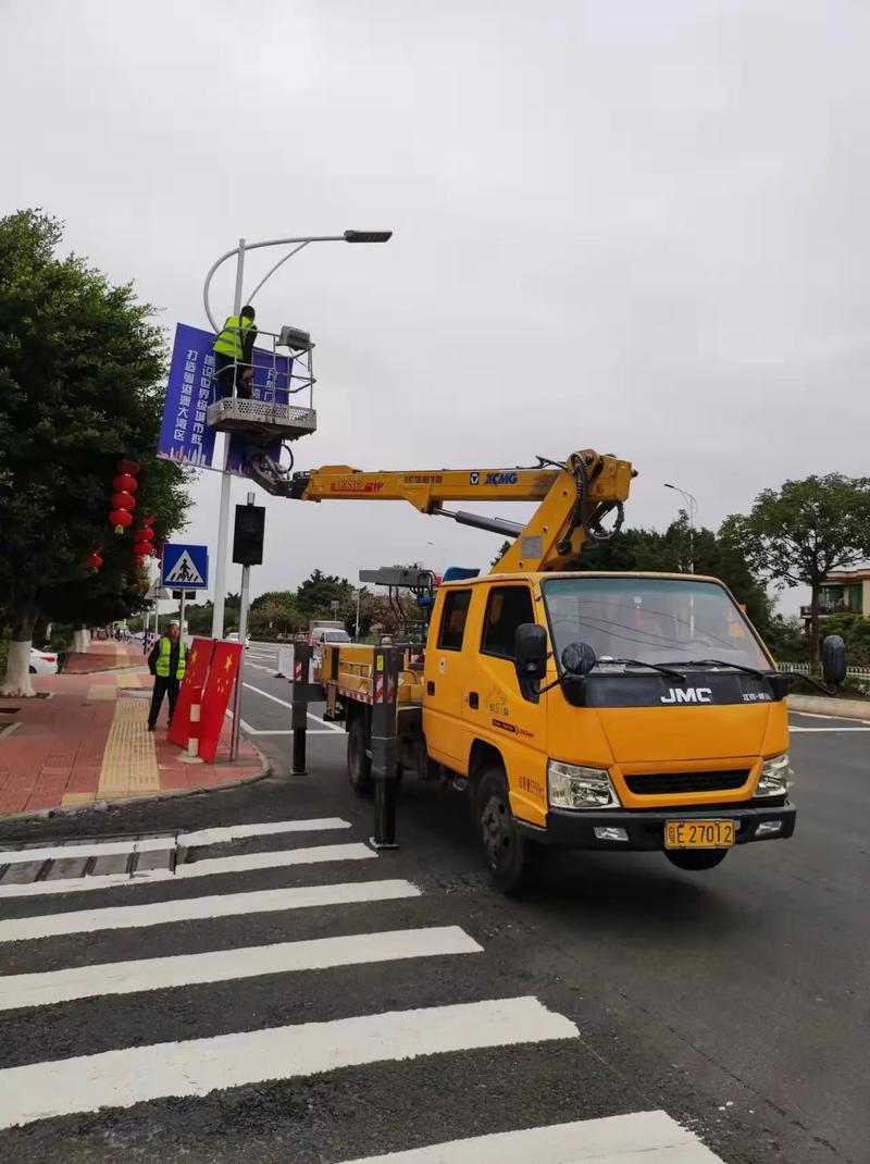 鹤山市路灯车出租怎么收费. 13923150533