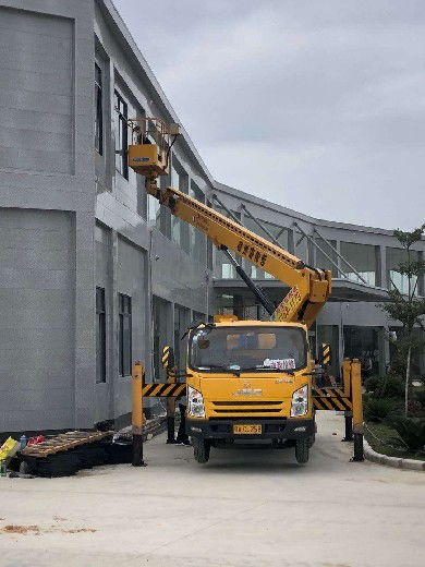 高空车广州高空车出租公司作业砍树监控路灯安装